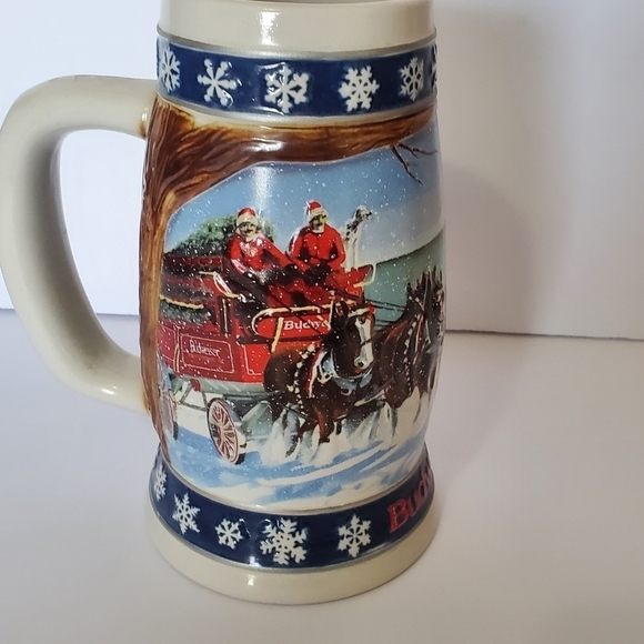 Budweiser beer stein. Vintage 1995 holiday.  Lighting thevway home. - Picture 1 of 6